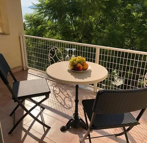 Sea View With Swimning Pool Апартаменты Месонги