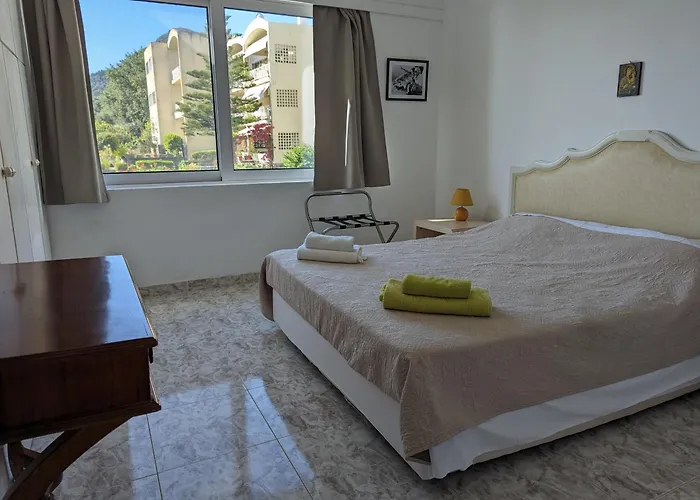 Sea View With Swimning Pool Апартаменты Месонги
